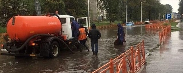 Коммунальные службы Иркутска ликвидируют последствия ливня